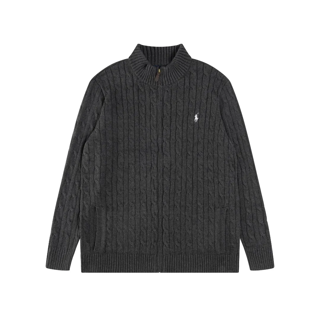 P260 #R98 RALPH LAUREN Ralph Lauren nine-color classic small label embroidery logo full zipper knitted cable cardigan sweater, high-density LOGO embroidery on the chest, original customization of tag accessories. Made of pure cotton yarn, pure cotton is skin-friendly and comfortable, small label war horse embroidered twist zipper cardigan sweater 🐎 high quality, follow the blogger to learn how to wear it! Let’s buy a Ralph Lauren cable sweater. It’s a super hard-to-find series after it became popular. It’s hard to find one on the official website. It’s simple and practical to wear, with a lazy and loose feel. The thickened fabric has more texture, feels soft and delicate, and has a loose fit. Whether worn alone or layered, you can wear different styles of fashion with just one piece!   Size：XS S M L